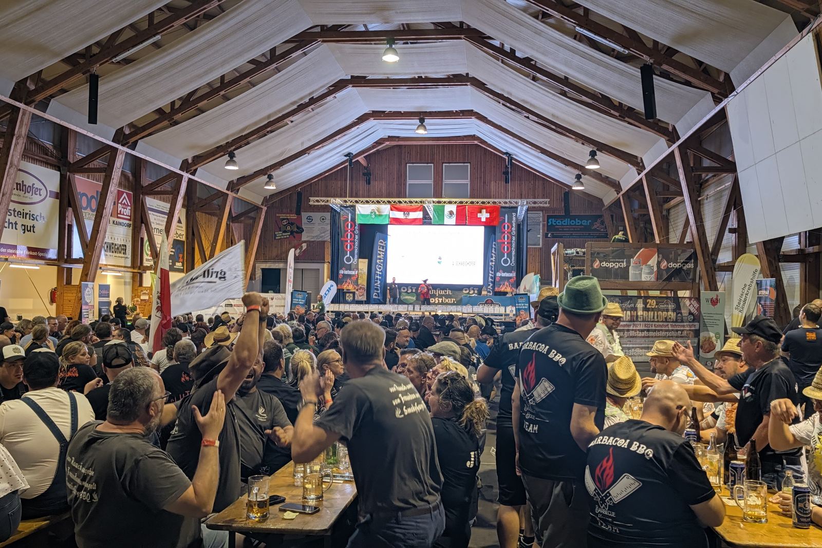 Volle Halle bei der Siegerehrung der Österreichischen Grillmeisterschaft 2026 in Kaindorf